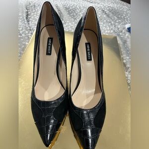 9 West Alligator Pump with Suede. Size 9. Black and Stylish!